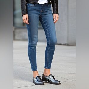 Silver and Black Women's Oxfords